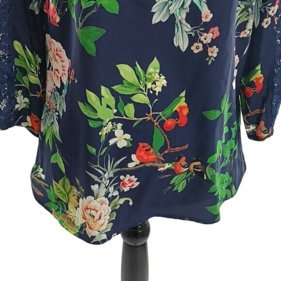 Express Blouse Blue Floral Bird Print Lace 3/4 Sleeve Womens Size XS - Picture 3 of 7